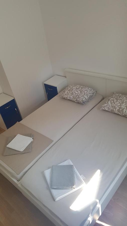 Apartman Olja Novaglia Esterno foto